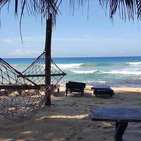 The Den Guest House Hikkaduwa Bagian luar foto