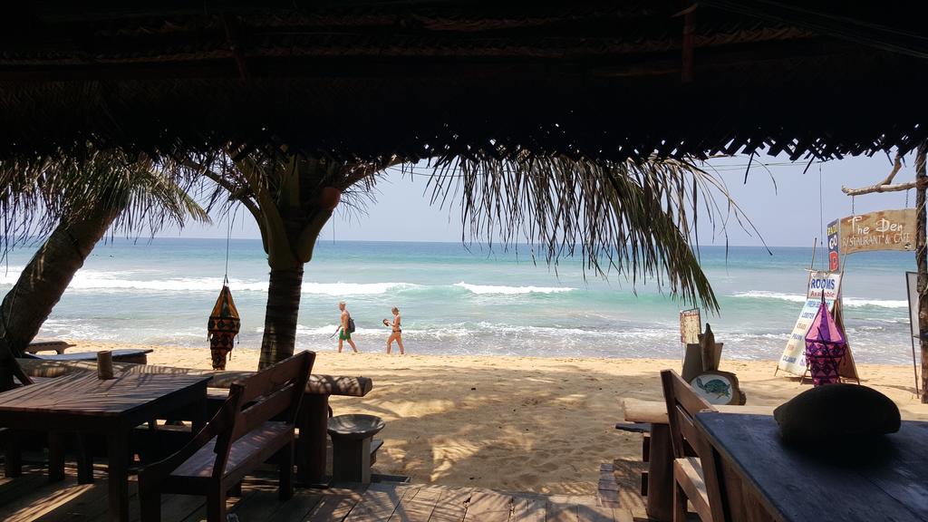 The Den Guest House Hikkaduwa Bagian luar foto