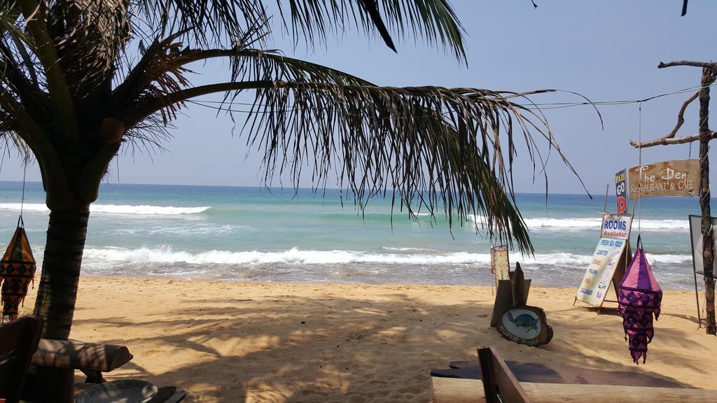 The Den Guest House Hikkaduwa Bagian luar foto