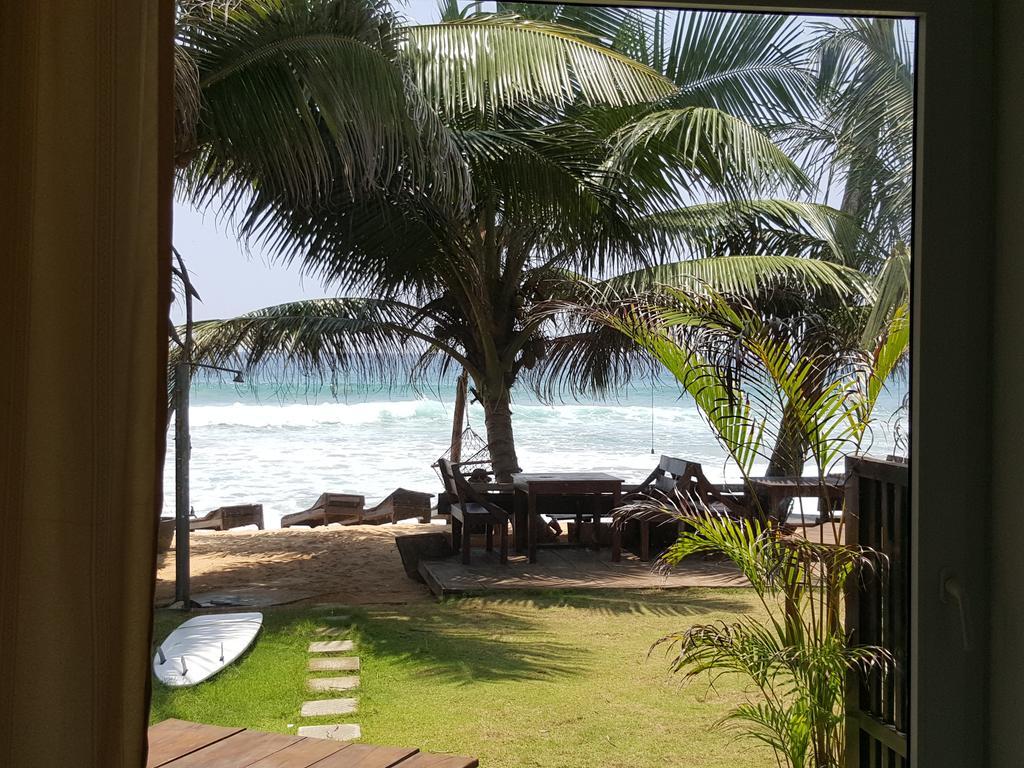 The Den Guest House Hikkaduwa Bagian luar foto