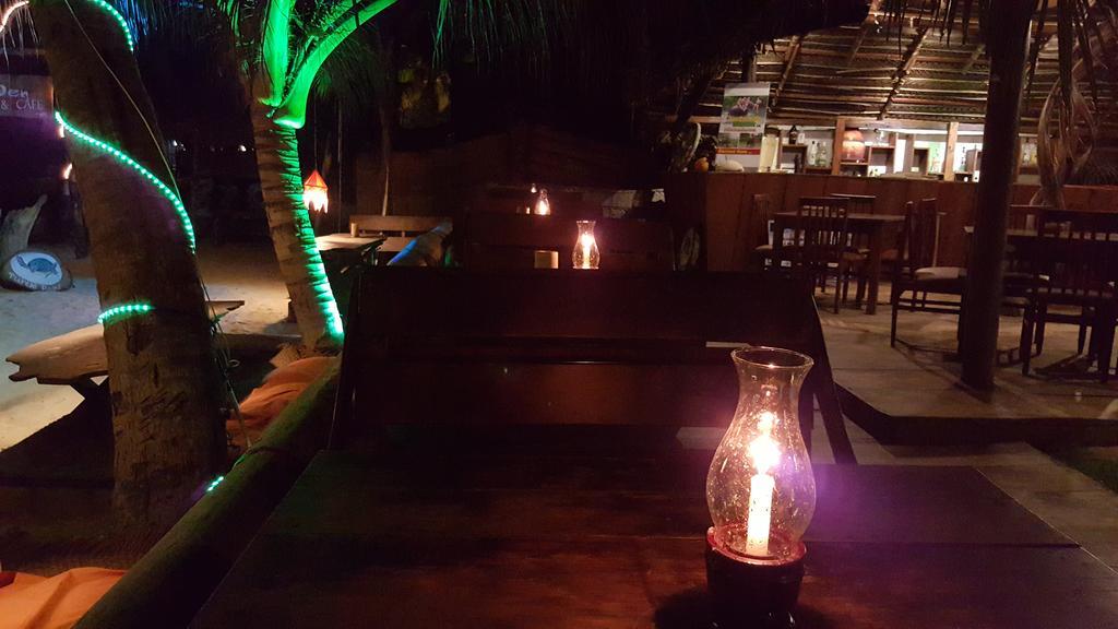 The Den Guest House Hikkaduwa Bagian luar foto