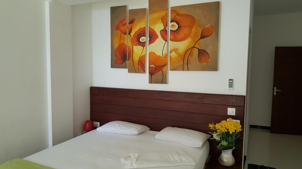 The Den Guest House Hikkaduwa Bagian luar foto