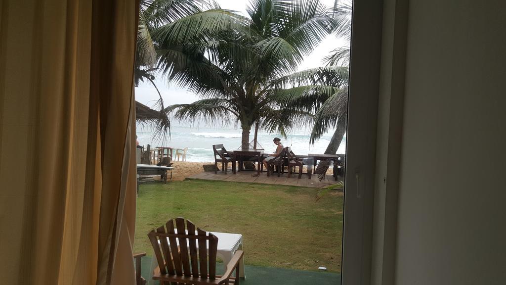 The Den Guest House Hikkaduwa Bagian luar foto