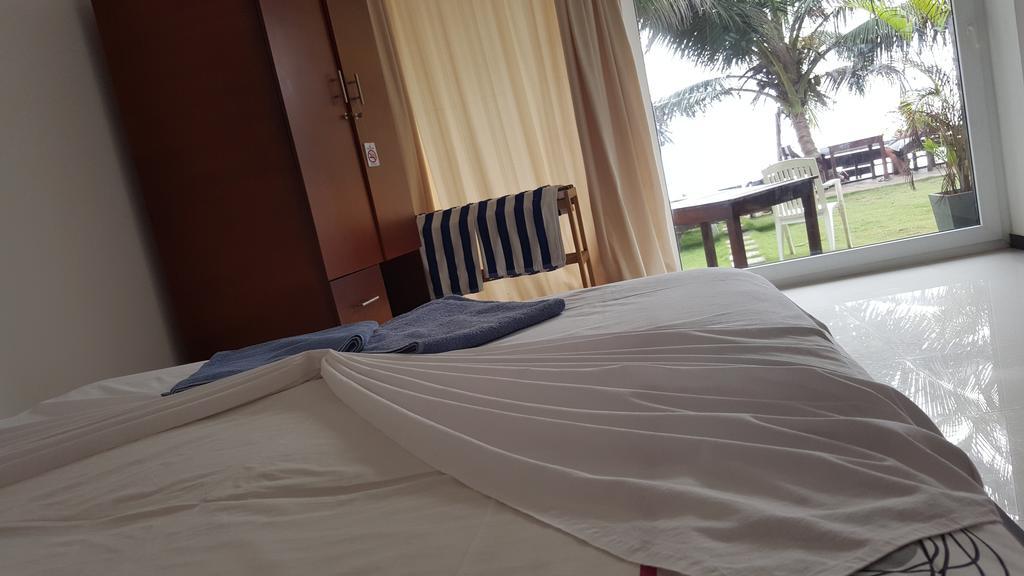 The Den Guest House Hikkaduwa Bagian luar foto