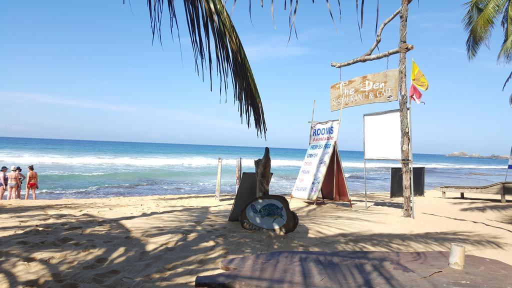 The Den Guest House Hikkaduwa Bagian luar foto