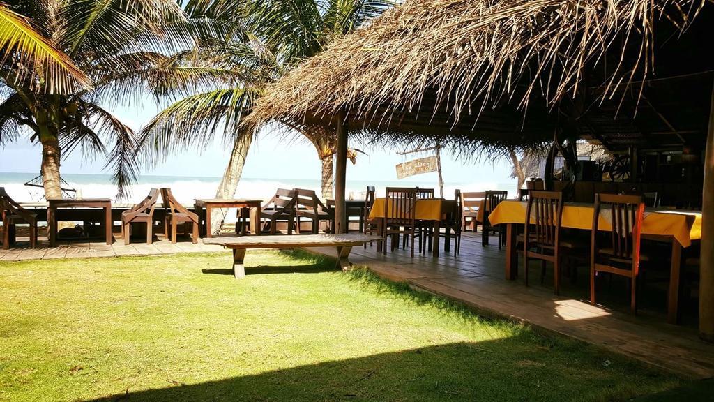 The Den Guest House Hikkaduwa Bagian luar foto