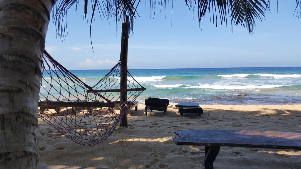 The Den Guest House Hikkaduwa Bagian luar foto